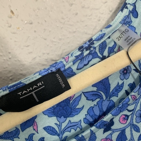 T Tahari Flutter Sleeve Periwinkle & Pink Floral All Over Print Stretch Knit Tee - Picture 2 of 11